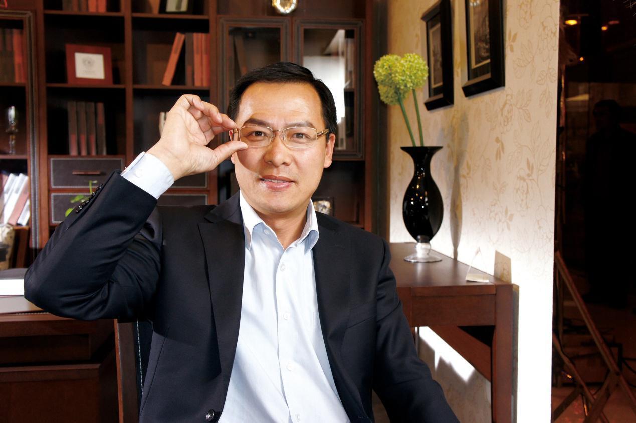 戴老花镜看手机眼睛疼?戴美丽岛老花镜眼不疼