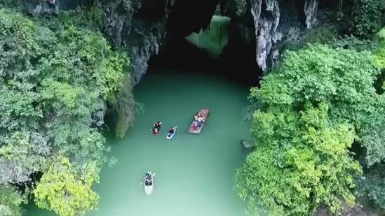 水是眼波横 山是眉峰聚 欲问洞天何处有？“神鹰天坑”处