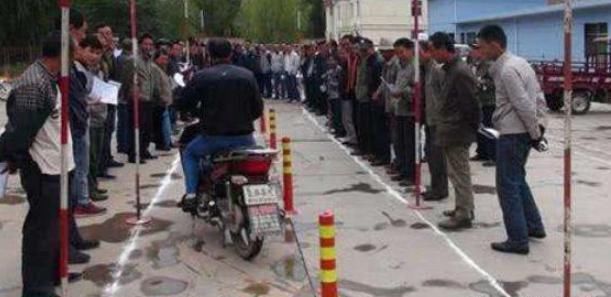 摩托车驾驶考试科目二比C1还要难?网友:考验