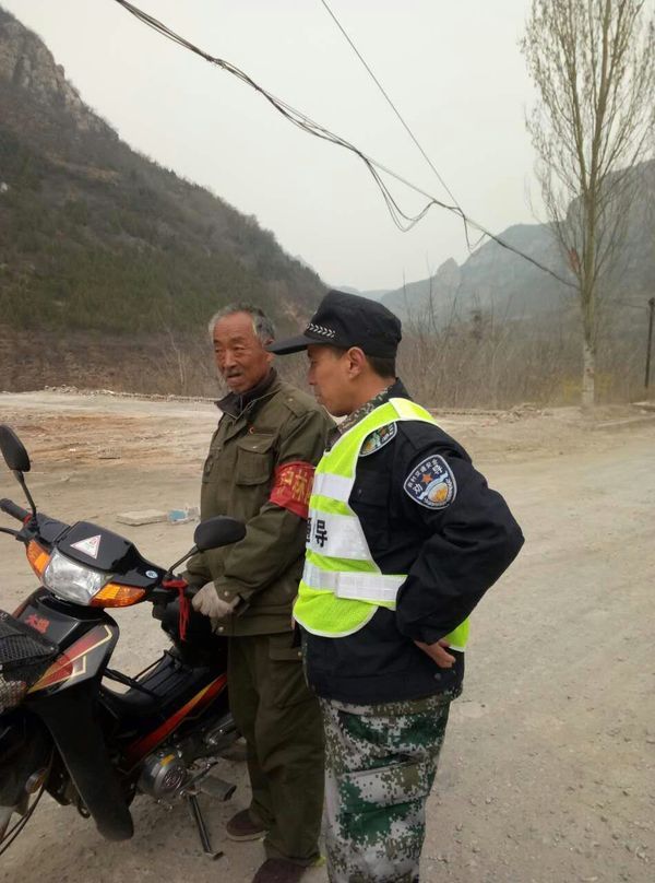 平顺县交通安全和护林防火两项宣传一齐抓
