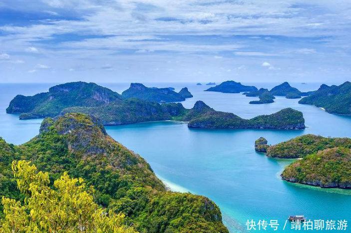 中国游客去泰国旅游,想在超市买一盒烟,看到烟