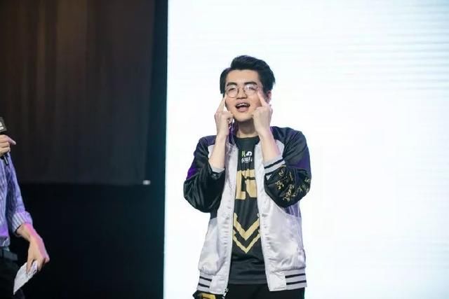 lol:rng昨日在京举行msi夺冠庆典,媒体采访环节爆出不少内幕