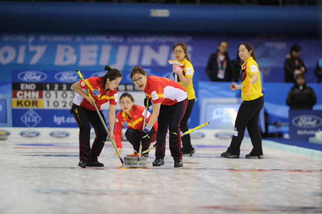 顶住压力 中国队终获冰壶世锦赛首胜 顶住压力 中国队终获冰壶世锦赛首胜
