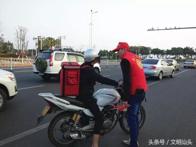 风雨无阻!他们成十字路口上一面旗帜|汕头市领