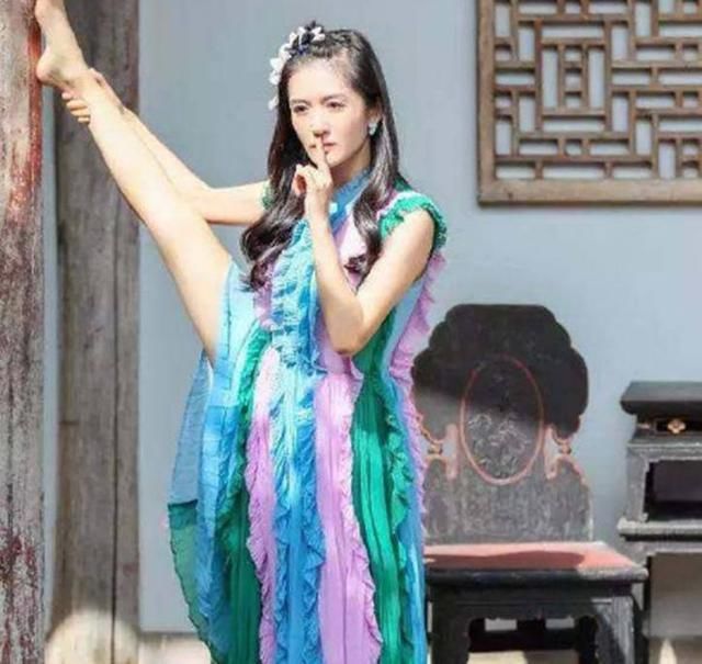 谢娜这个一字马太规范了,是不是很棒呢?