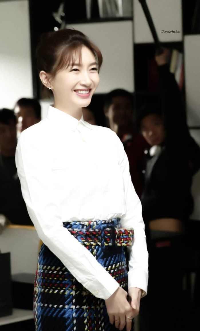 和李易峰合作的女明星中, 有两个人都和胡歌传