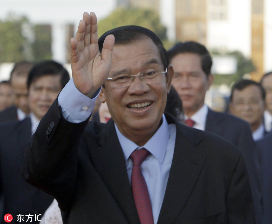 柬埔寨庆祝胜利日39周年 首相洪森偕妻子出席