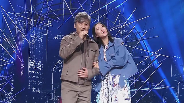 吴秀波 谭维维深情合唱《月亮代表我的心》 吴秀波 谭维维深情合唱《月亮代表我的心》