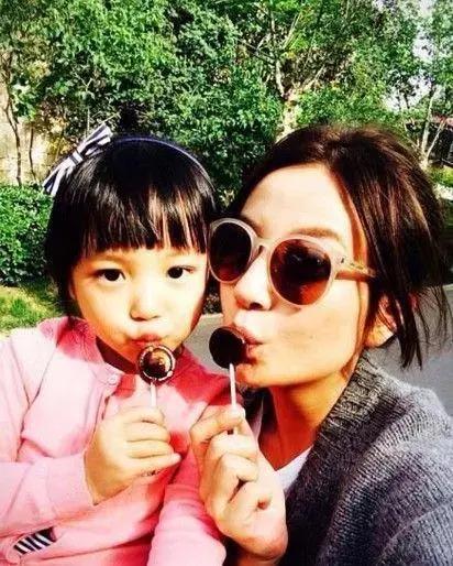 童年对比照:甜馨像贾乃亮诺一像刘烨 贝儿鼻子