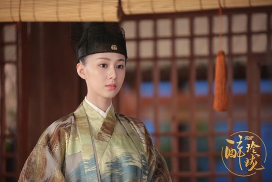 其中,刘颖伦饰演的"最美女官"凤鸾飞上周五晚惊艳