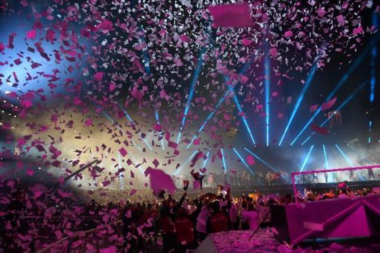 第三届青奥会阿根廷开幕 中国代表团82人展风