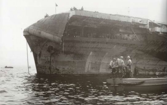 航母也怕台风天,台风曾险些将美国航母吹翻!