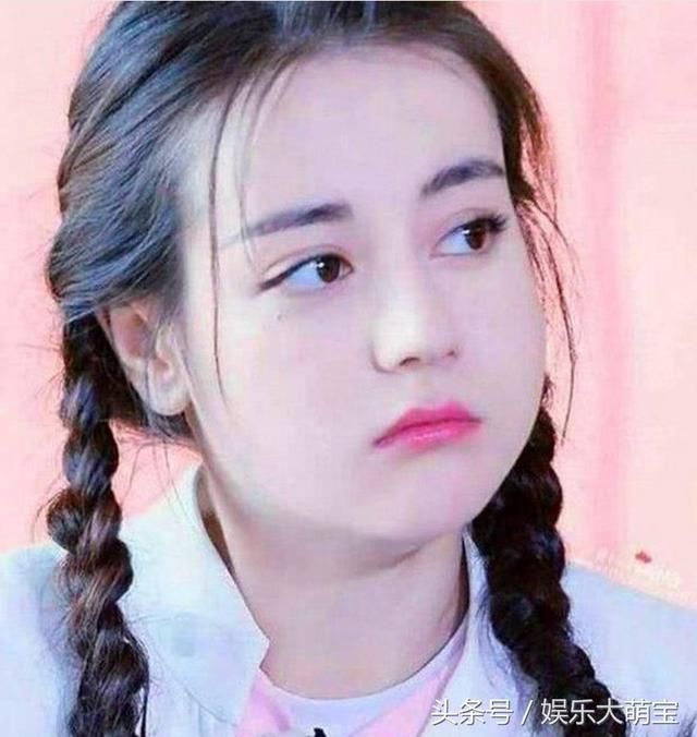迪丽热巴变胖后比赵丽颖还美,但杨颖的方脸真