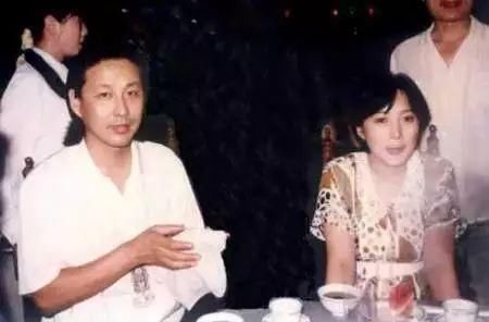 年轻女演员在京圈大佬前起舞,陈道明的反应亮