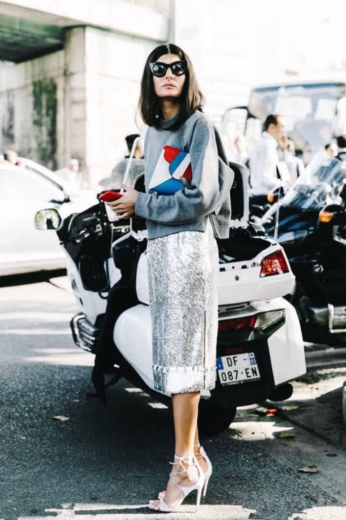 90后漂亮女孩穿上亮片裙,效果这么惊艳?网友: