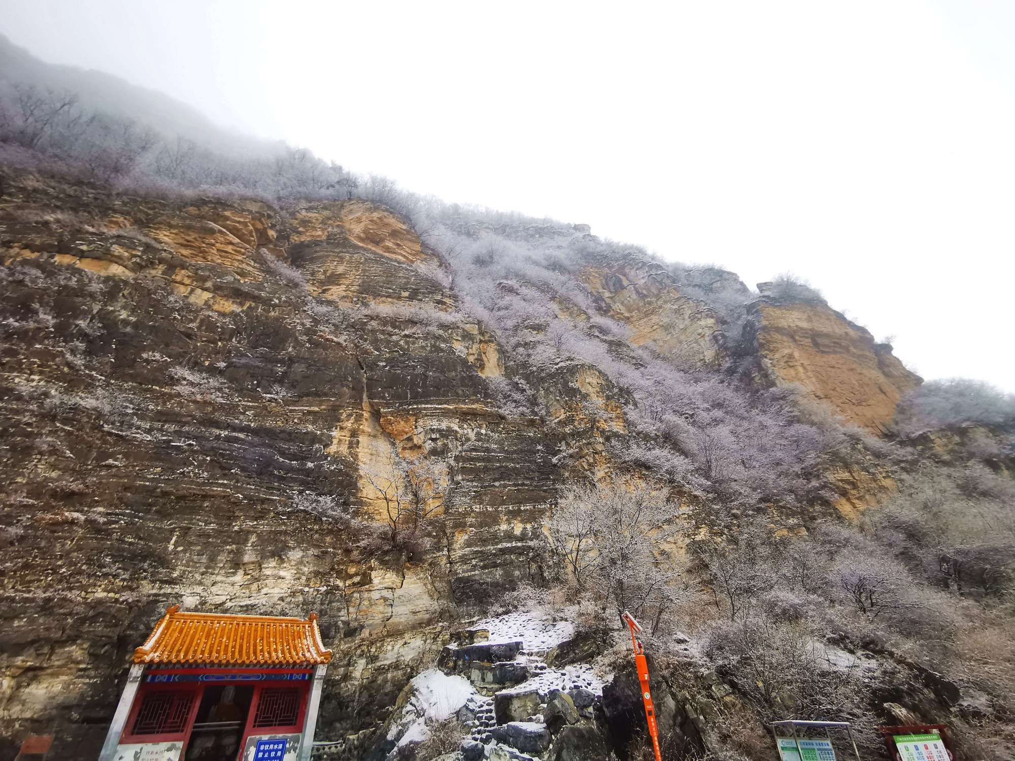 门头沟灵山再迎二月雪