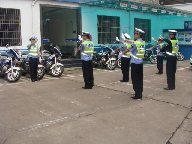 交通协警明明工资只有3000多,为何很多人抢着