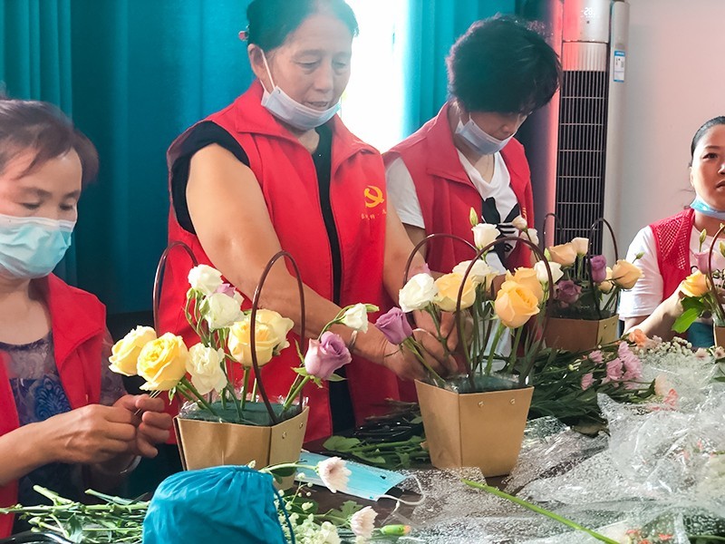 “优雅花艺”插花活动享受“慢生活”