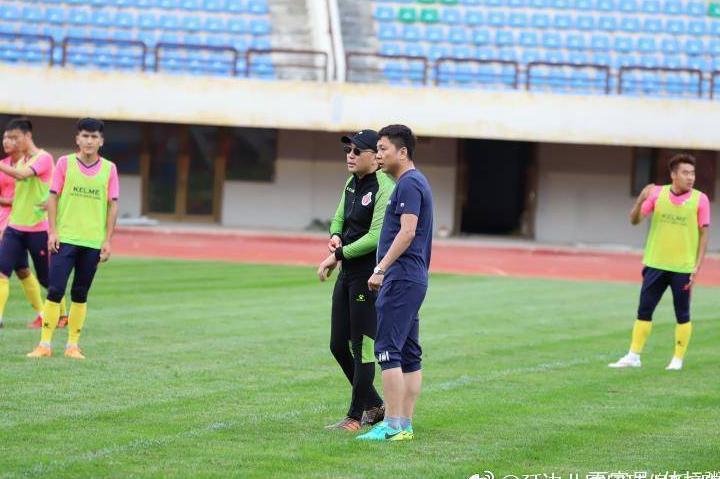 延边北国的老板金学建踢球还不过瘾,战绩不佳