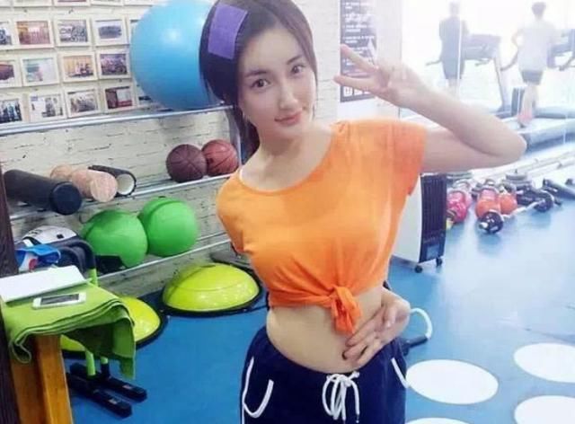 开心一笑:相亲时女问:有房子吗?男:我家穷,只有