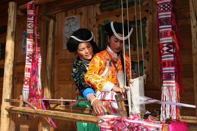 四川有个美丽的泸沽湖,这里男人不婚女人不嫁