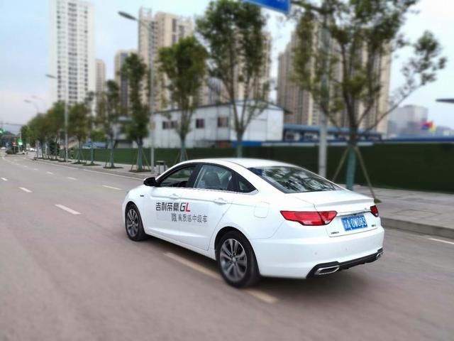 网红城市里的2018款吉利帝豪GL 带我尽情爱我