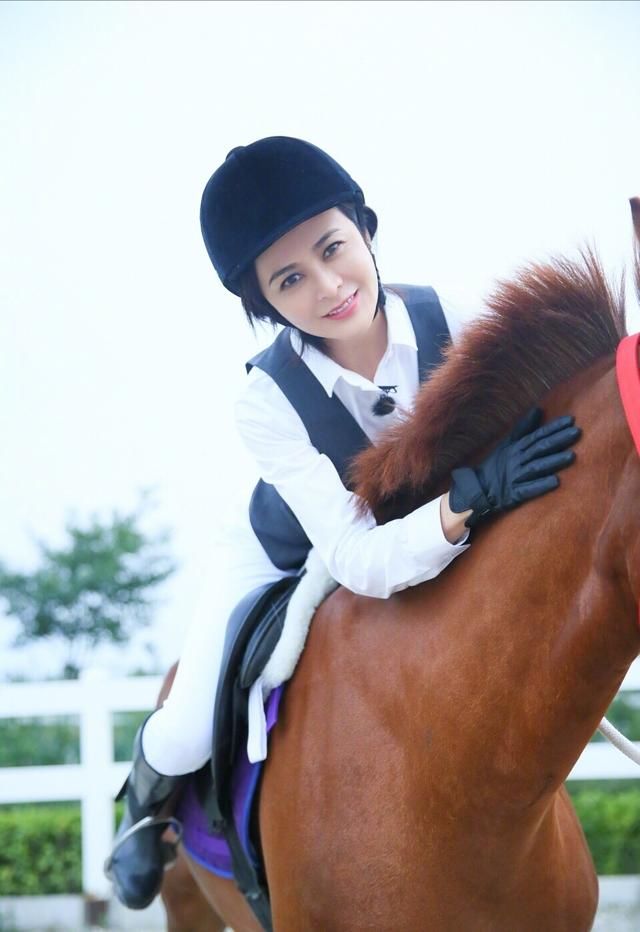 金马奖颁奖,冯小刚解释为什么吴京颗粒无收