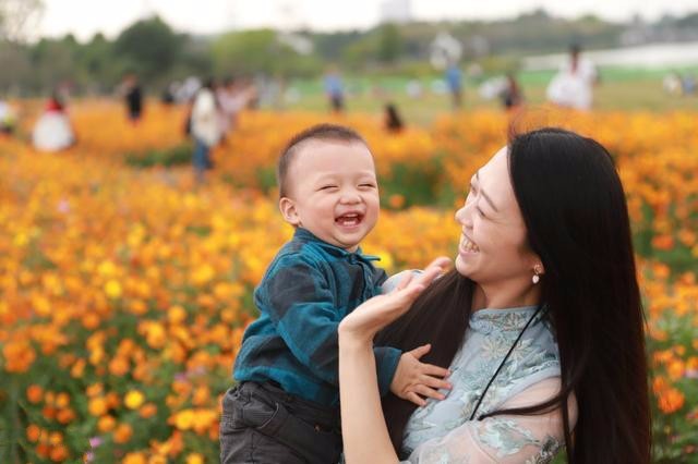 在宝宝咿呀学语阶段,爸妈应该怎样做才能提高