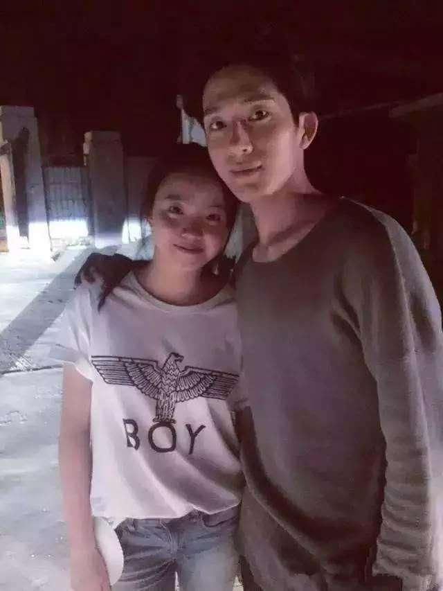 19岁身价55亿,成龙对她礼让三分,杨颖吴亦凡是