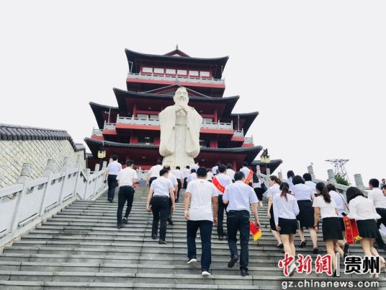 感恩奋进 兴农中学举办兴农梦鼎立鼎仪式