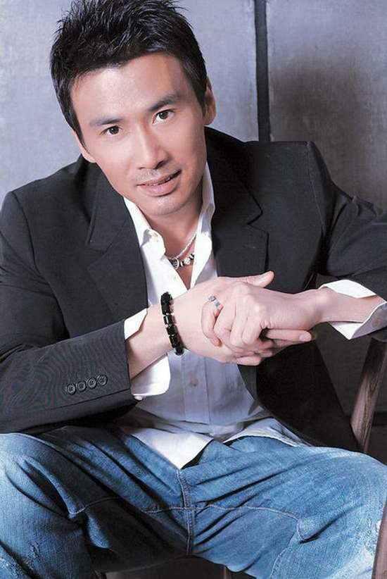 他21岁被中戏上戏北影同时录取,出道18年零绯