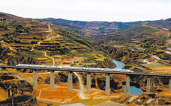 宝兰高铁通车运营 中国高铁纵贯东西助力"一带一路"!