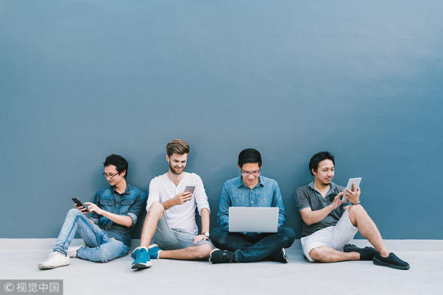 中学老师和女高中生接吻视频曝光,律师:违反师