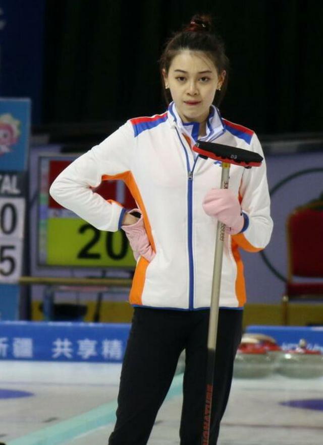 冰壶女神私照走红 素颜长腿纯过奶茶妹 冰壶女神私照走红 素颜长腿纯过奶茶妹