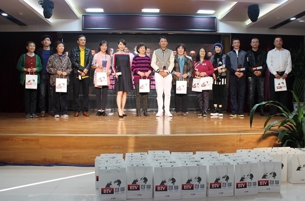 BTV影视《无名者》剧组走进团结湖 丁志城坦言拍戏虽苦但“没有困难” BTV影视《无名者》剧组走进团结湖 丁志城坦言拍戏虽苦但“没有困难”