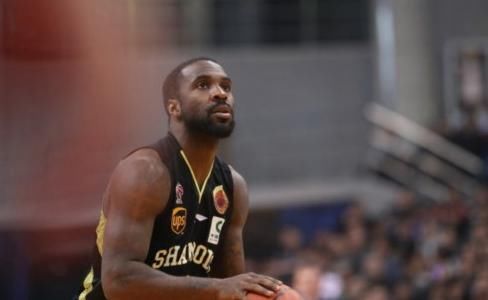 山东男篮劳森终归队,给出一句话表态,主帅强调