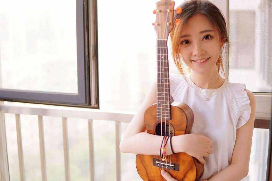 深陷负面新闻,停播23天的冯提莫重回直播,10分