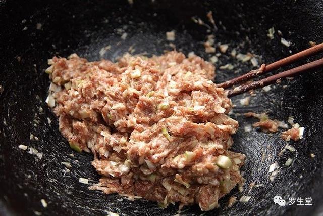 羊肉馅怎么调最好吃 t01a36794cceea55229.jpg?size=640x427