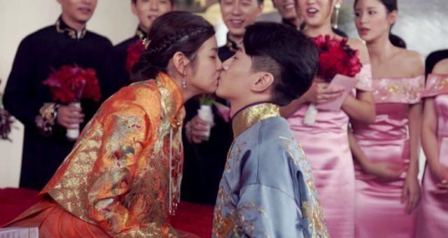 陈妍希被指搭上已婚歌手,就冲陈晓掀头纱那一