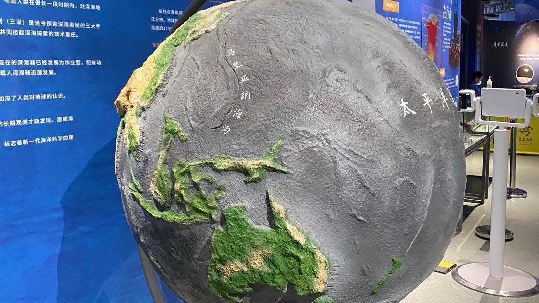 太空浩瀚，岁月悠长，我始终乐于和他分享同一颗行星和同一个世代