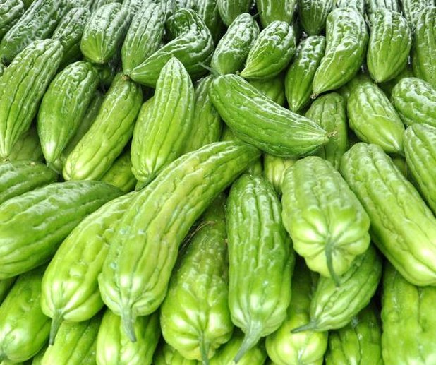 晾干的苦瓜泡水喝不仅清热解毒,而且还能够祛