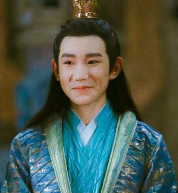 背后:杨洋满嘴泥水,胡歌冻到哆嗦,杨颖、王源拍