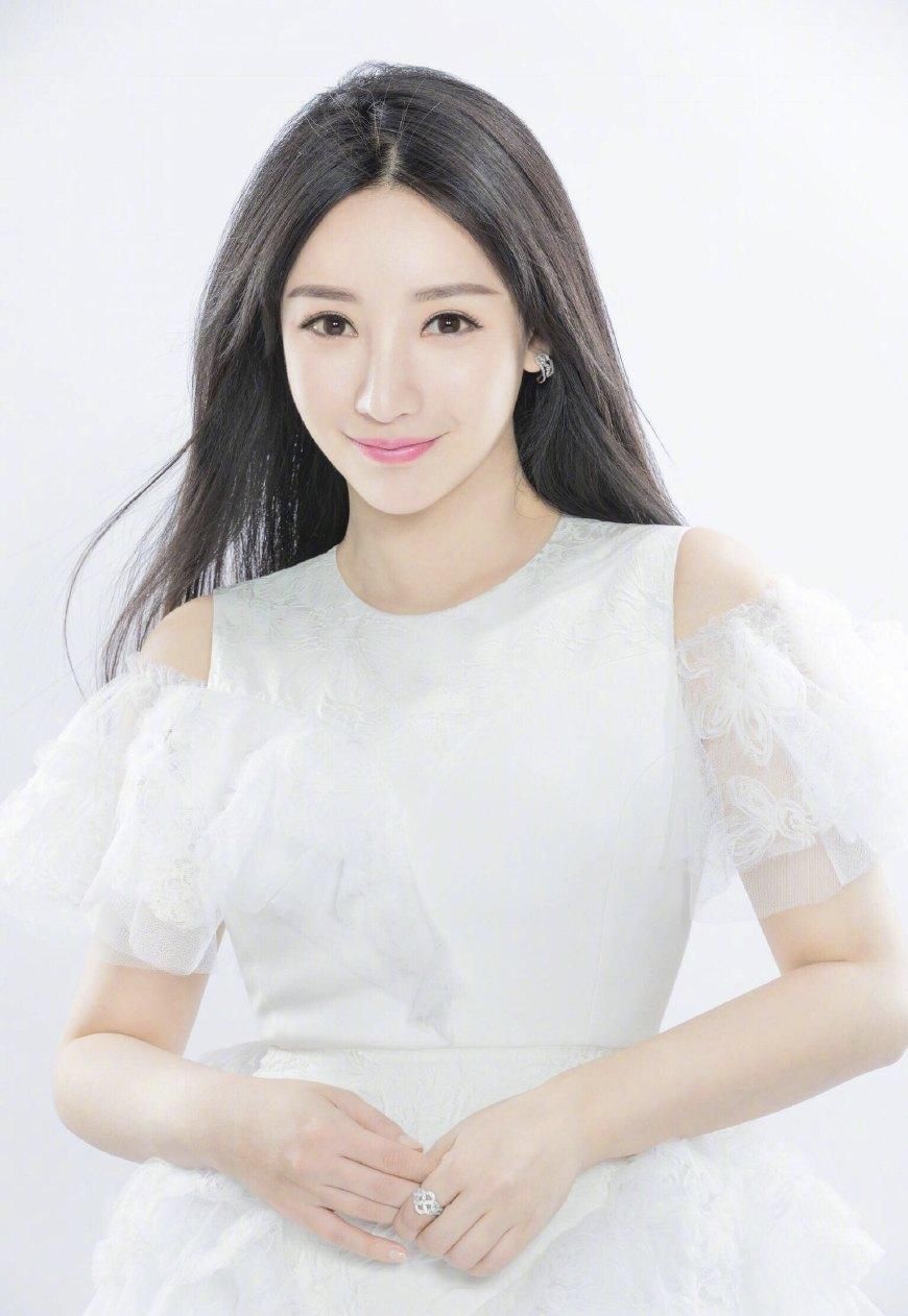 38岁柳岩晒泳装照,随便一穿就是性感,身材真是