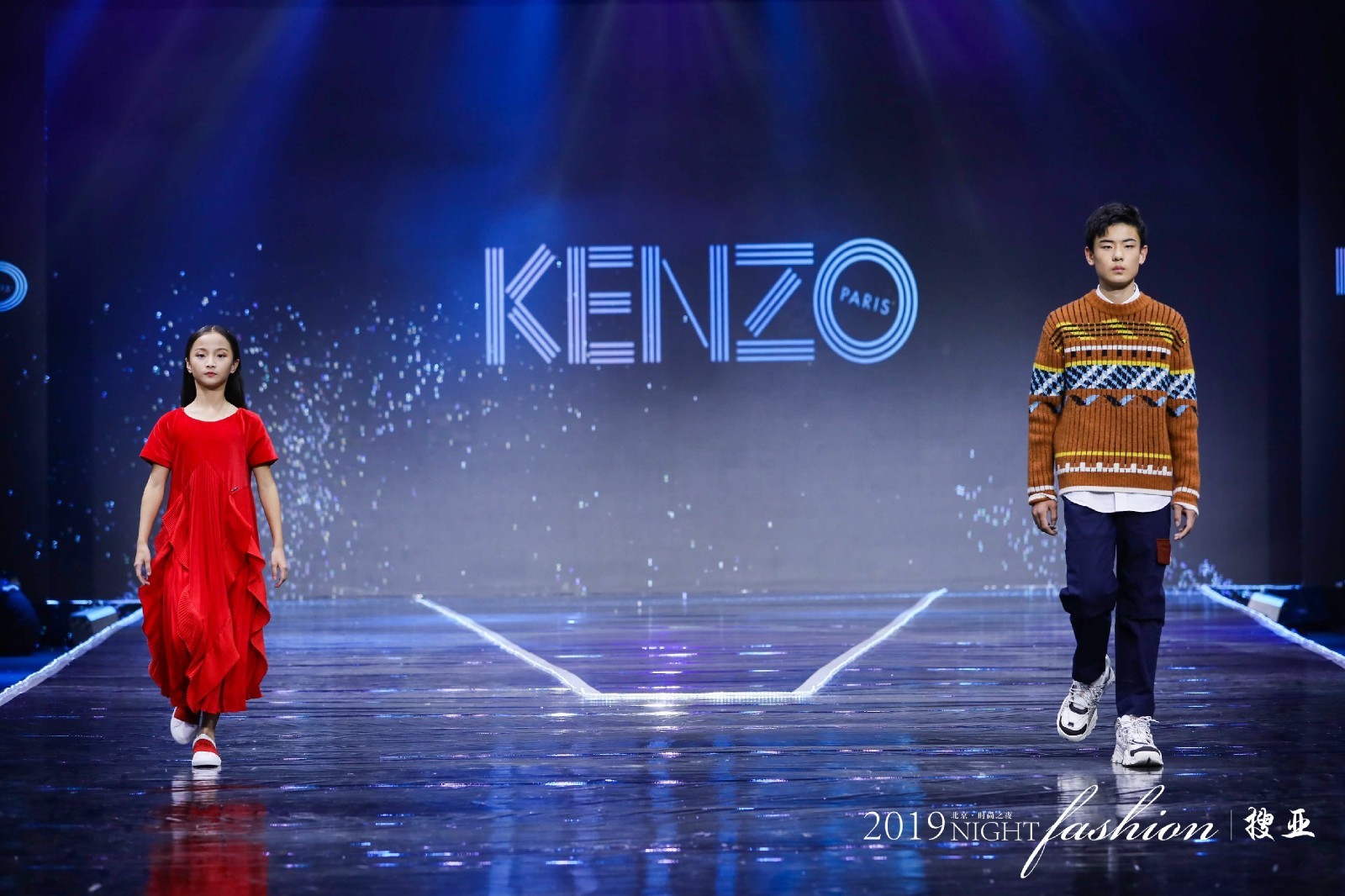 搜亚时尚之夜童星闪耀 张涵硕气场十足凸显00后独特气质(图1) 搜亚时尚之夜童星闪耀 张涵硕气场十足凸显00后独特气质(图1)