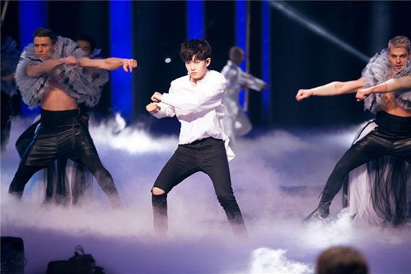 不拼颜值拼实力 《跨界歌王》任嘉伦梁译木尬舞 不拼颜值拼实力 《跨界歌王》任嘉伦梁译木尬舞