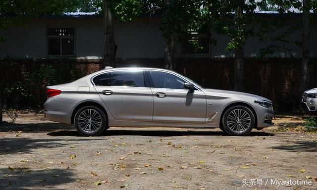 德系对比,奔驰E300L与宝马530Li哪款才是你心