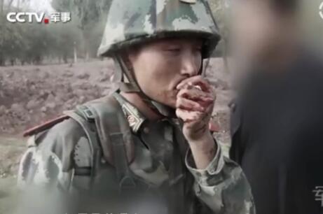 央视曝光反恐视频:战士被刺掉6颗牙后击毙恐怖