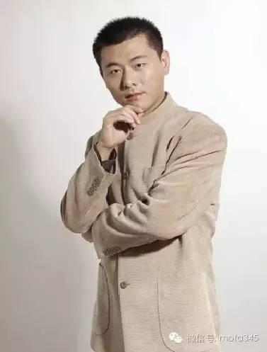 稳重大气的发型看看有没有艳遇哦安徽卫视主持人王小川的帅气平头发型