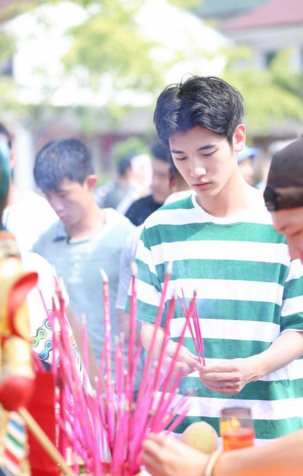 《我们的青春期》开机 95后演员寇振宇青春帅鲜亮相 《我们的青春期》开机 95后演员寇振宇青春帅鲜亮相