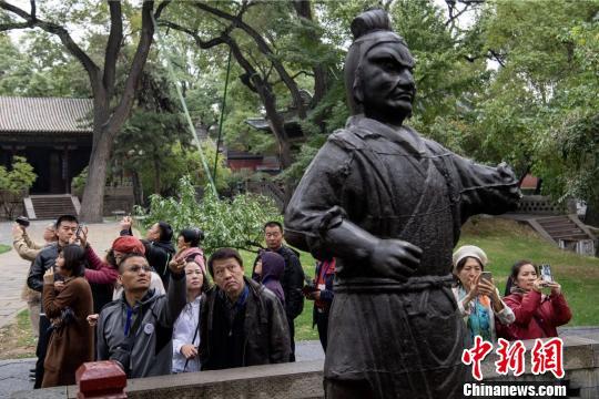 22位世界华文媒体高层代表感知内陆山西(图1) 22位世界华文媒体高层代表感知内陆山西(图1)